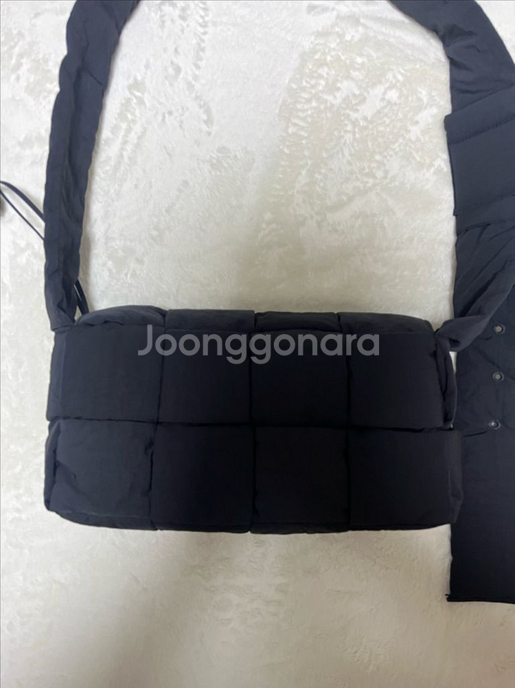 보테가베네타 패디드 테크 카세트백 미디움--1