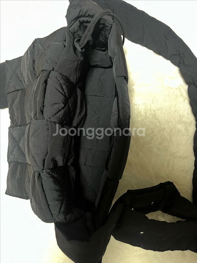 보테가베네타 패디드 테크 카세트백 미디움--2