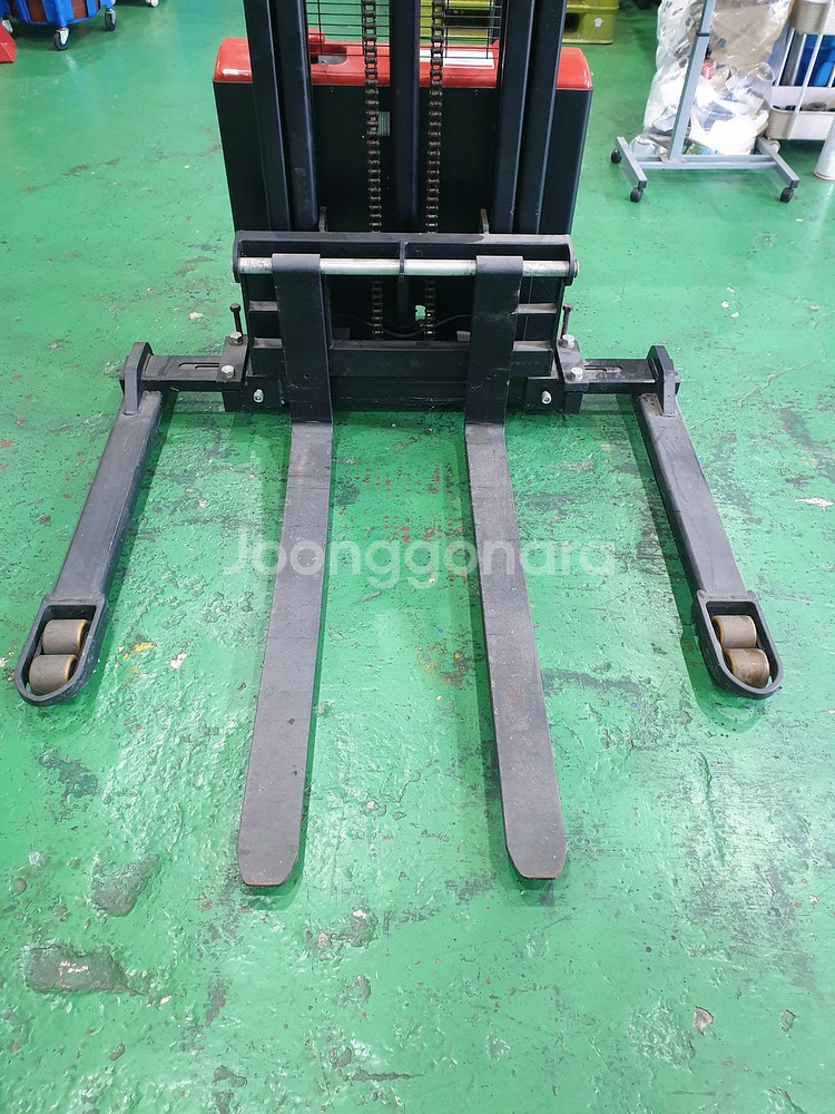 쌍용리프트 지지대 확장형 전동 스태커 CDD-1230W--7