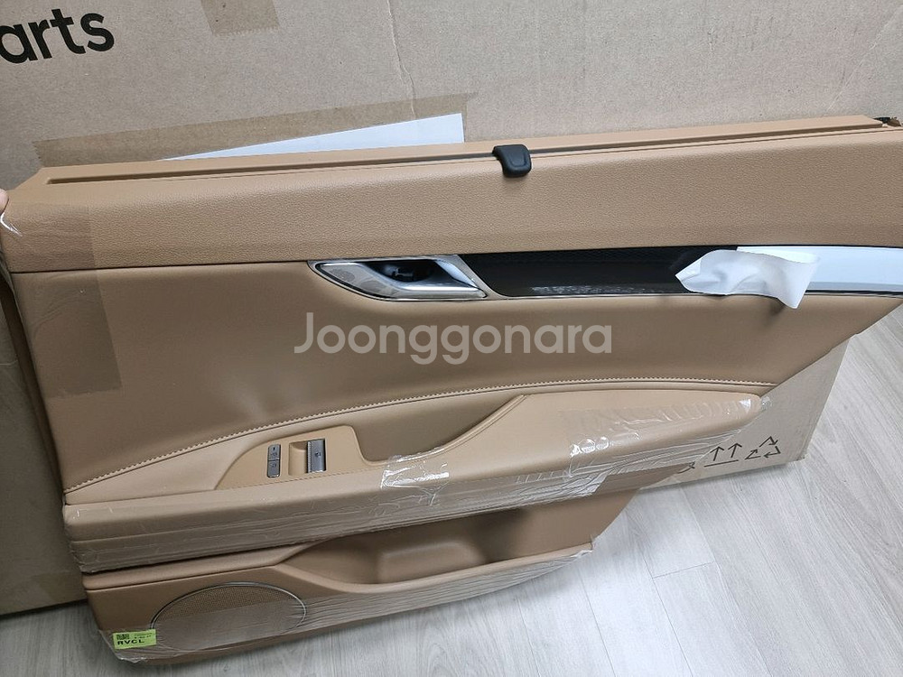 G80 조수석뒤쪽(RR.RH)도어트림--1