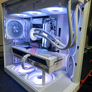 7800X3D + RTX 4080 SUPER 화이트
