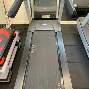 LEXCO LT5x 대형 런닝머신