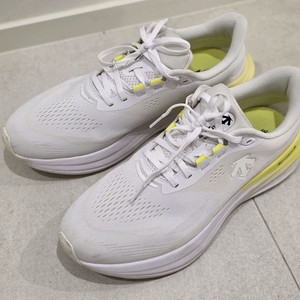 데상트 에너자이트 슈퍼 V4 운동화 290