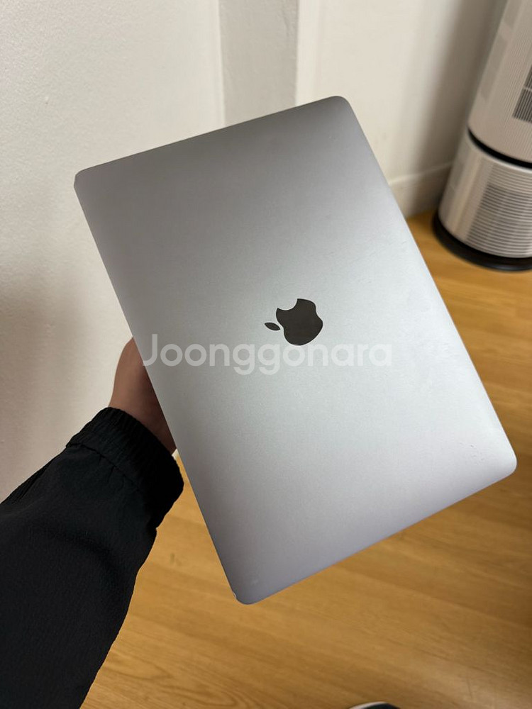 일본판 맥북에어 2020년형 i3--6