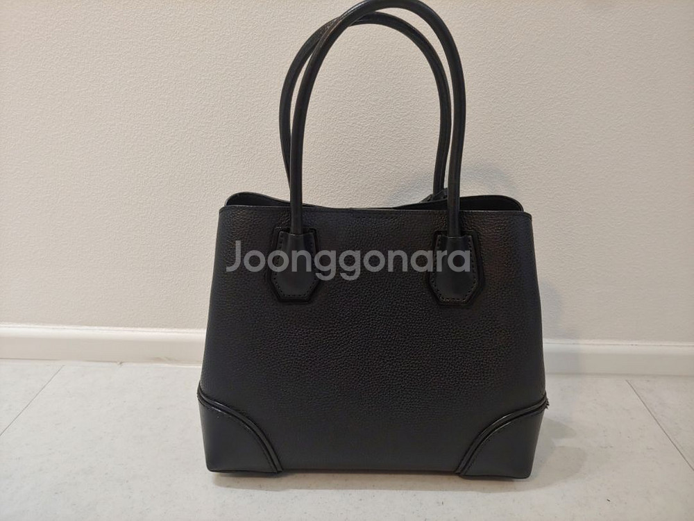 마이클코어스 크로스백--2