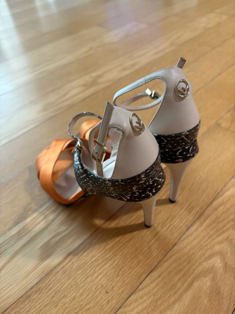 펜디 멀티컬러 파이톤 새틴 샌들 9cm 힐 255--1