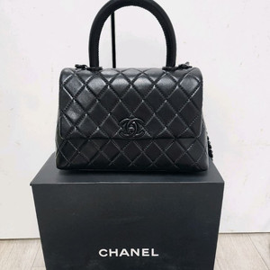 샤넬 코코 탑핸들 랭스킨올블랙 새상품