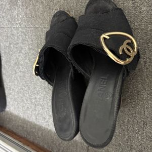 정품) 샤넬 CC 하트버클 웨지 35.5사이즈