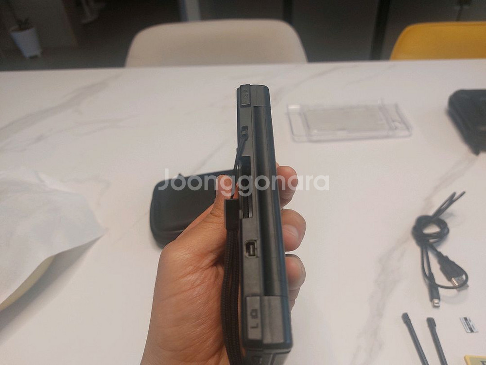 닌텐도DSi + R4칩(한글) 팝니다.--6