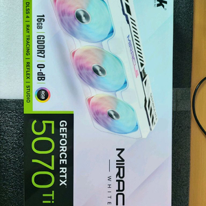 그래픽카드 rtx5070ti 화이트 단순개봉