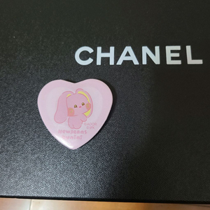 뉴진스 하니 버니니 카페 공식 굿즈 Ver. 뱃지