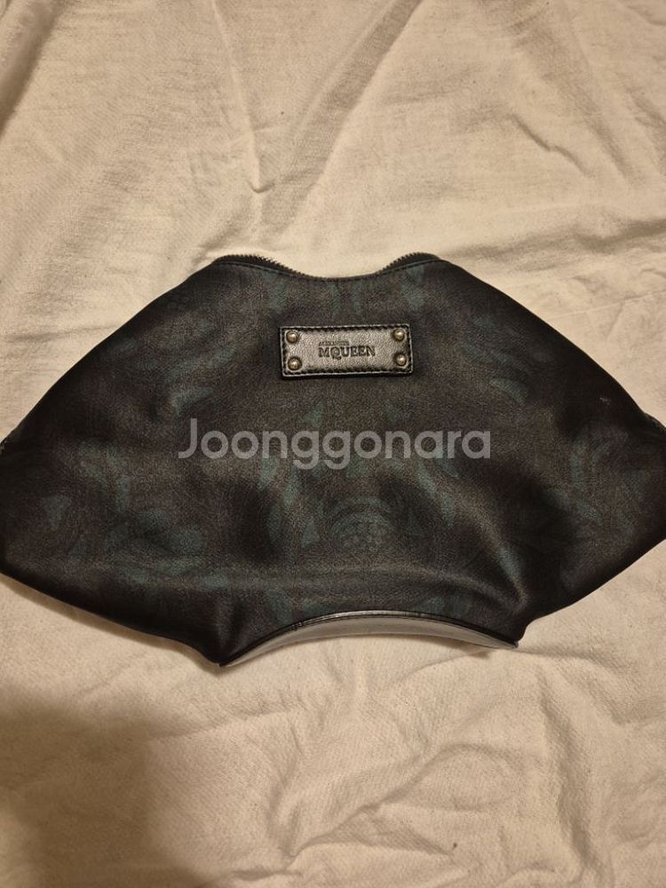 알렉산더맥퀸클러치백--0