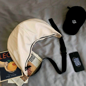 반달크로스백<데일리백>스쿨백<남여공용>새상품<무배>