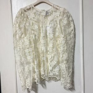 앤아더스토리즈 레이스 블라우스 새제품 원가19만원