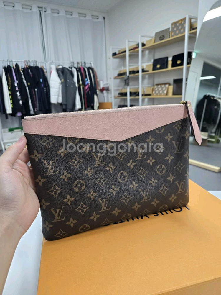 루이비통 데일리 파우치백 정품--1