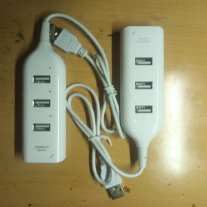 4포트 충전기 2개입니다