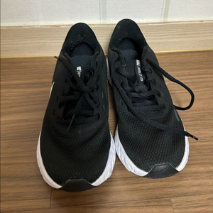 나이키 레볼루션5 BQ3207(220cm)