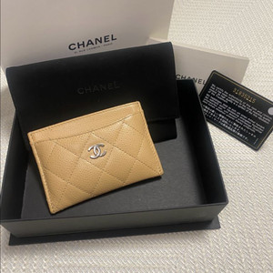 샤넬 클래식 카드홀더 그레인드 카프스킨 베이지(실버메탈