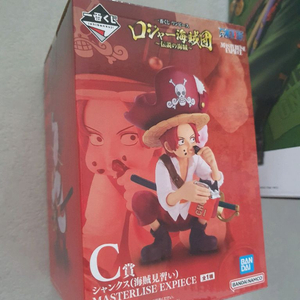 원피스 제일복권 c상 샹크스 로저해적단 견습생 피규어