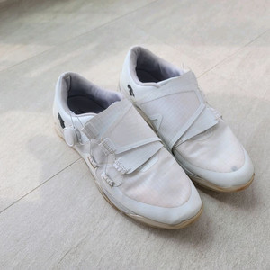 데상트 골프화 275