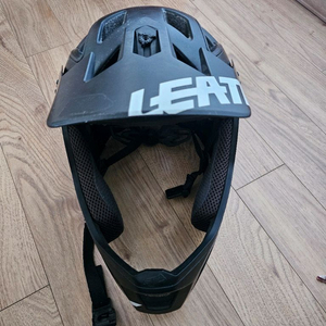 Leatt 헬멧