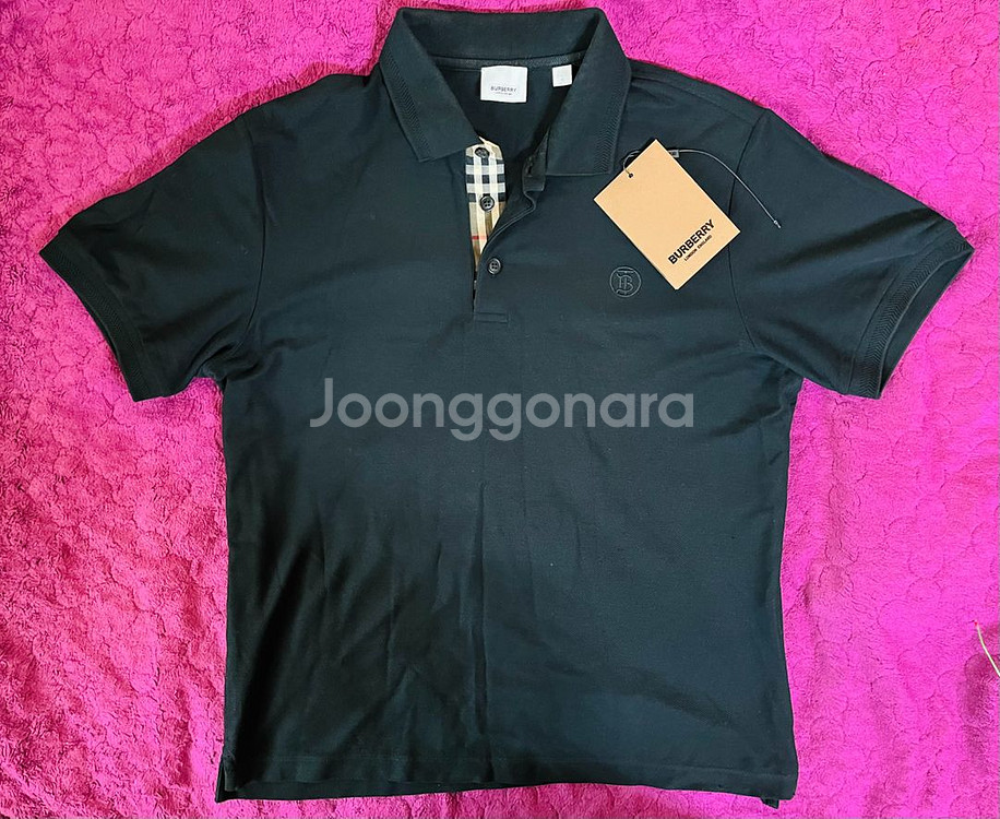 버버리 모노그램 자수 블랙컬러 카라티셔츠드립니다[정품]--0