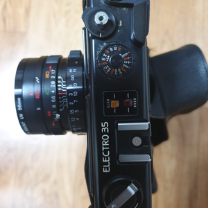 야시카 Electro 35 GTN 필름 카메라 및 받침