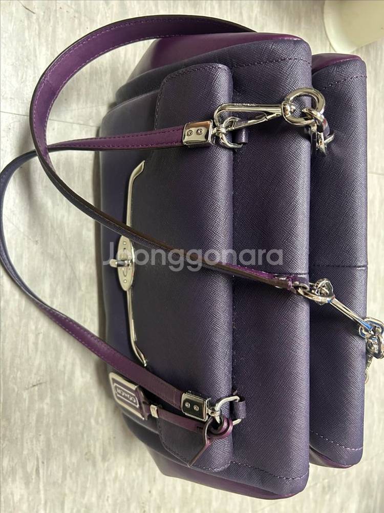 코치 퍼플 사첼백--1