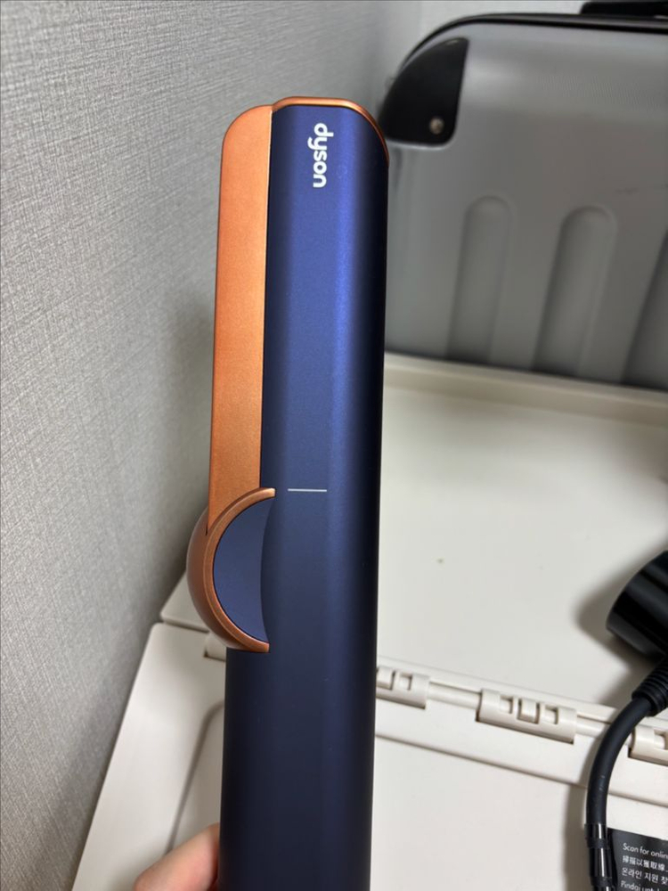 다이슨 에어스트레이트너 이미지