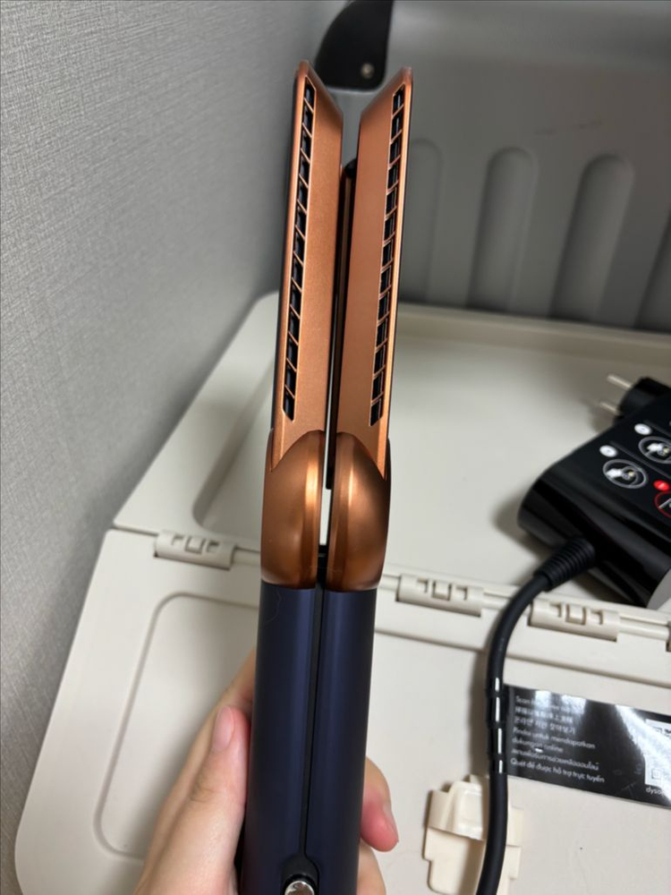 다이슨 에어스트레이트너 이미지