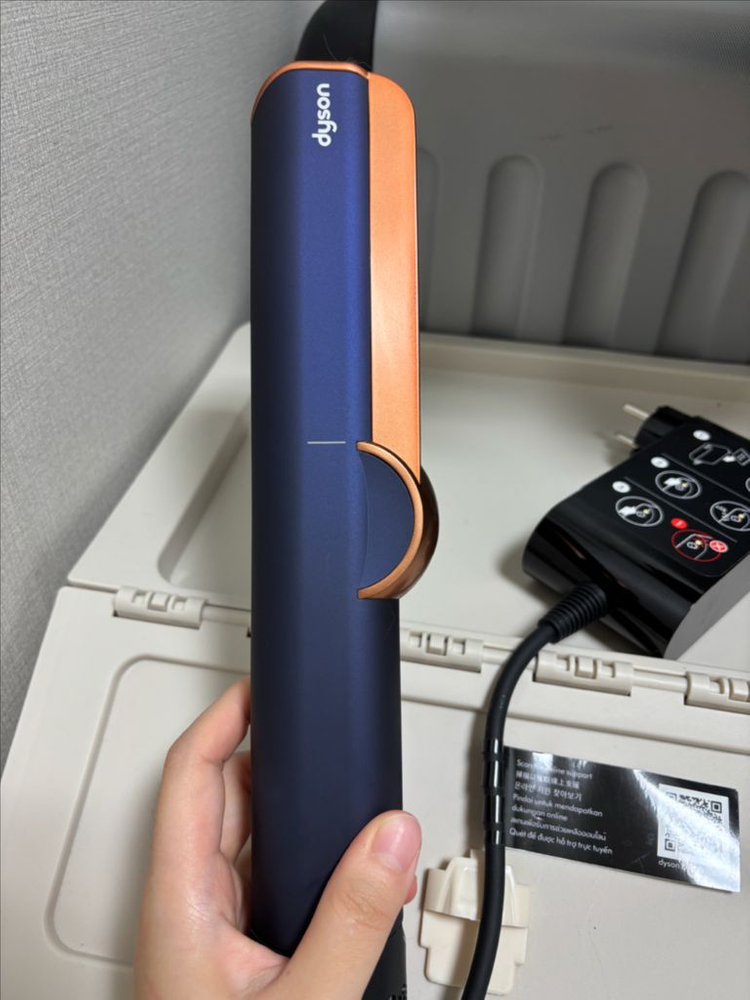 다이슨 에어스트레이트너 이미지