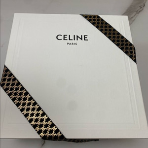 셀린느 메신저백 미디엄 미사용 판매합니다