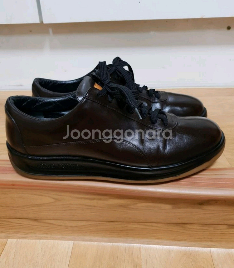 정품 남성 루이비통 천연가죽 스니커즈 8 1/2--2