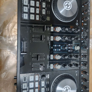 Traktor Kontrol S4 MK2 DJ 컨트롤러