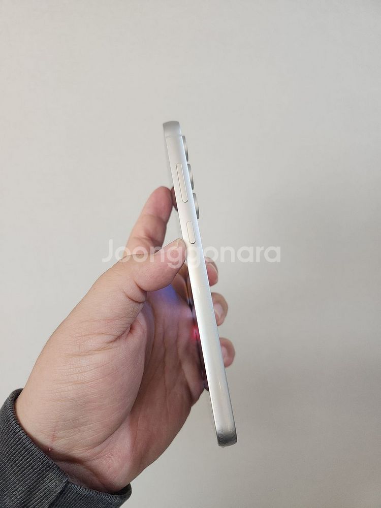 갤럭시 S23FE 화이트 256기가 SS급 팔아요~--1