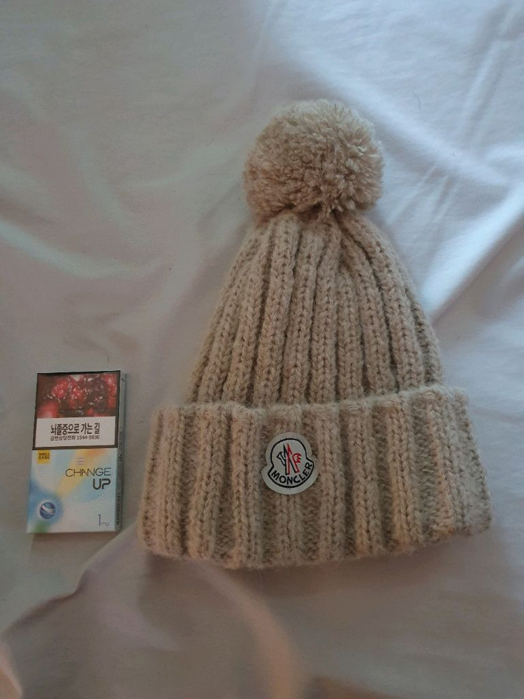 MONCLER 몽클레어 방울비니)정품--1