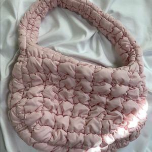 코스 퀼티드 미니백 핑크