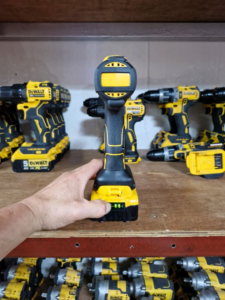 디월트충전함마드릴DCD796 배터리포함 A2-3번 이미지