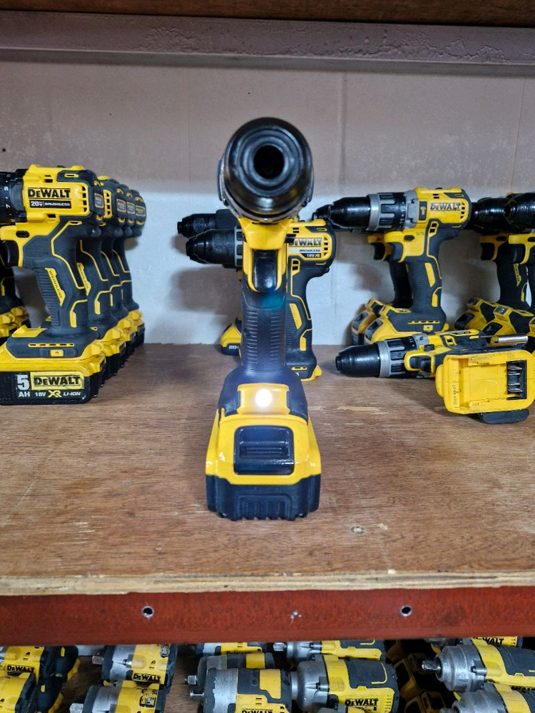 디월트충전함마드릴DCD796 배터리포함 A2-3번 이미지