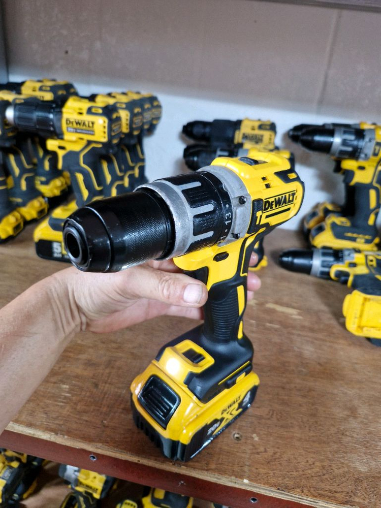 디월트충전함마드릴DCD796 배터리포함 A2-3번 이미지