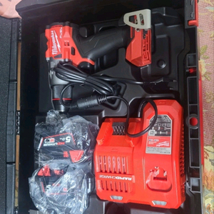 밀워키 M18 FPD3-502X GEN4 FUEL 충전