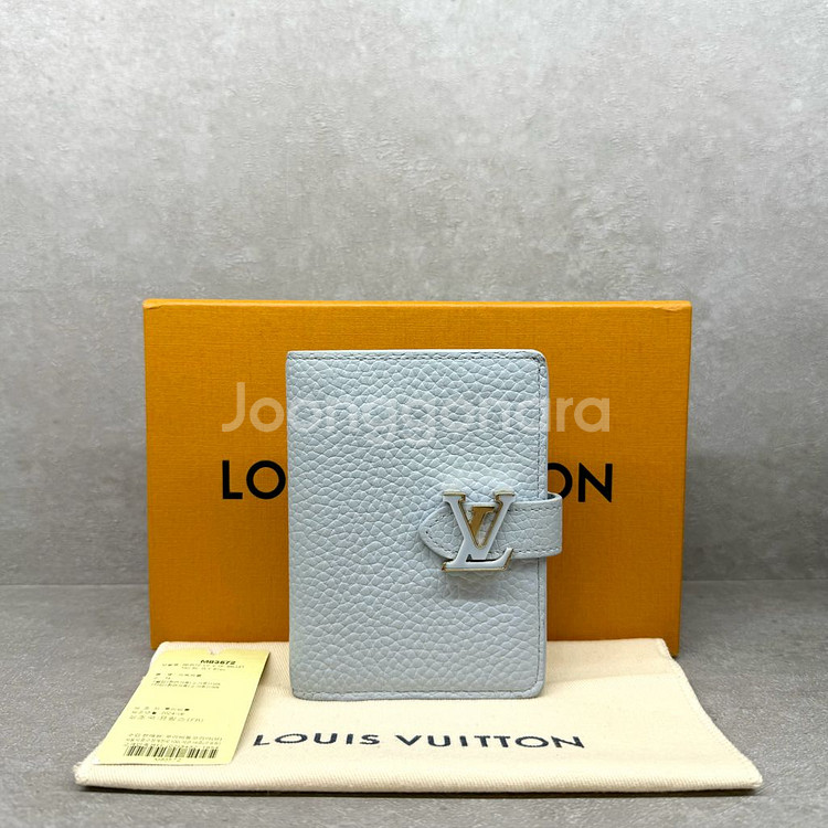 루이비통 토뤼옹 LV 버티컬 컴팩트 월릿--1