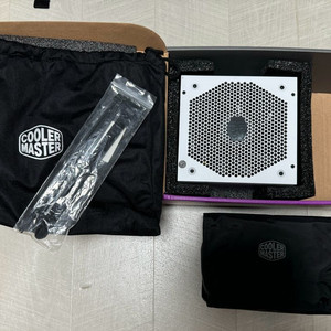 쿨러마스터 750w 화이트파워 풀모듈러
