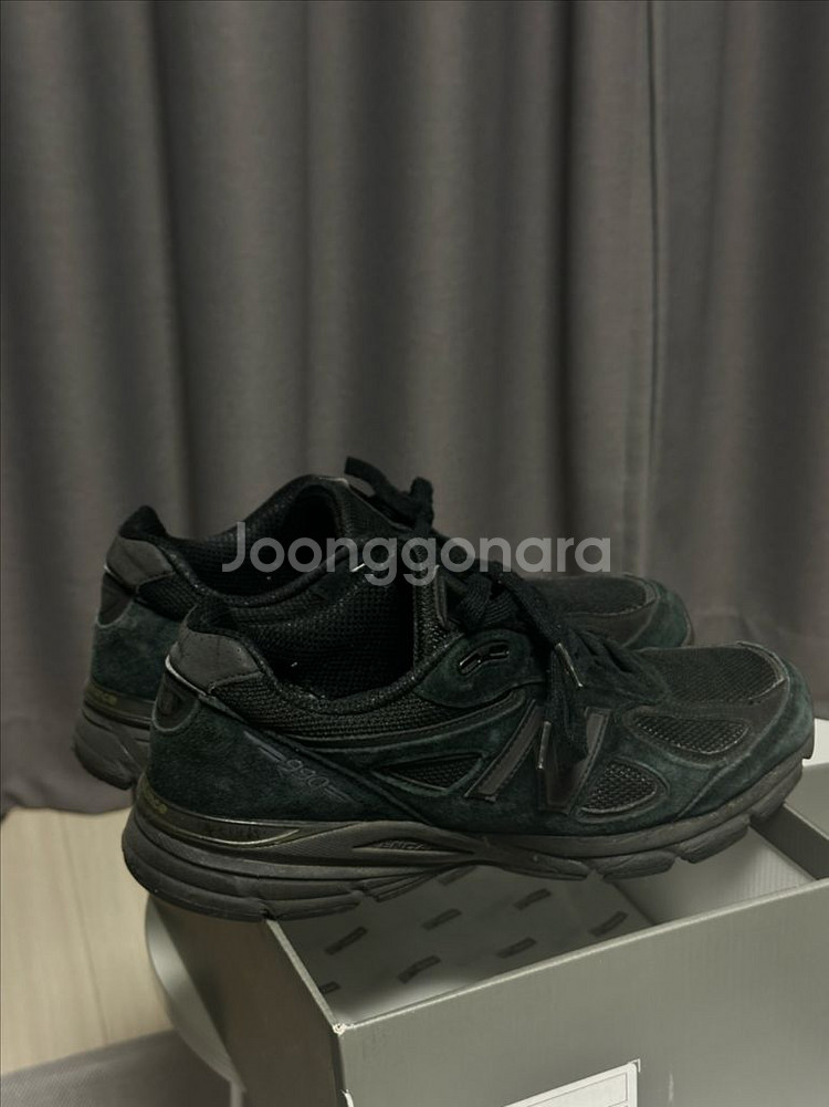 뉴발란스 990v4 트리플블랙 280D 판매합니다--0