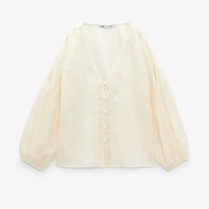 택 있는 새제품) 자라 펀칭 자수 블라우스_XS