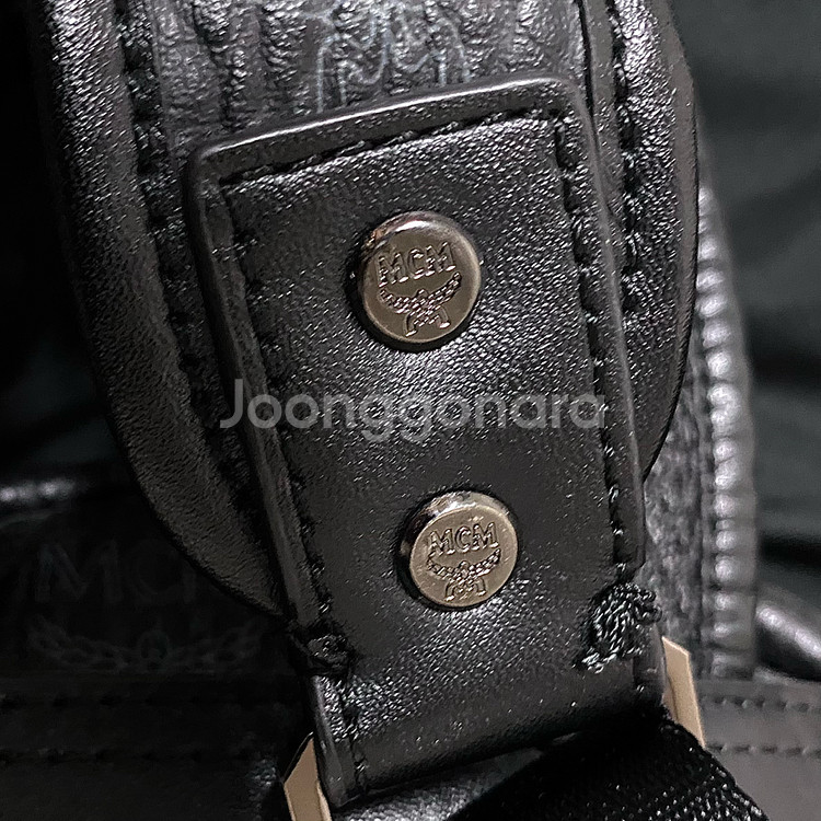 [정품] MCM 비세토스 스터드 장식 스타크 엠씨엠 백--6