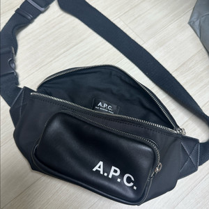 A.P.C 힙쌕 가방