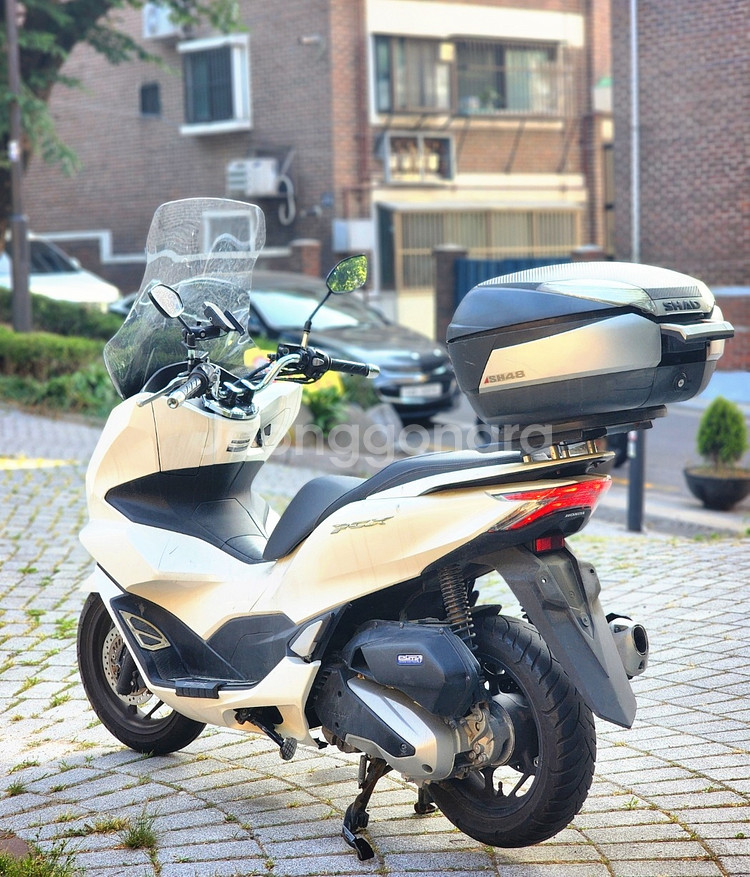 21년식 PCX125 ABS 화이트 1.6km 팝니다.--5