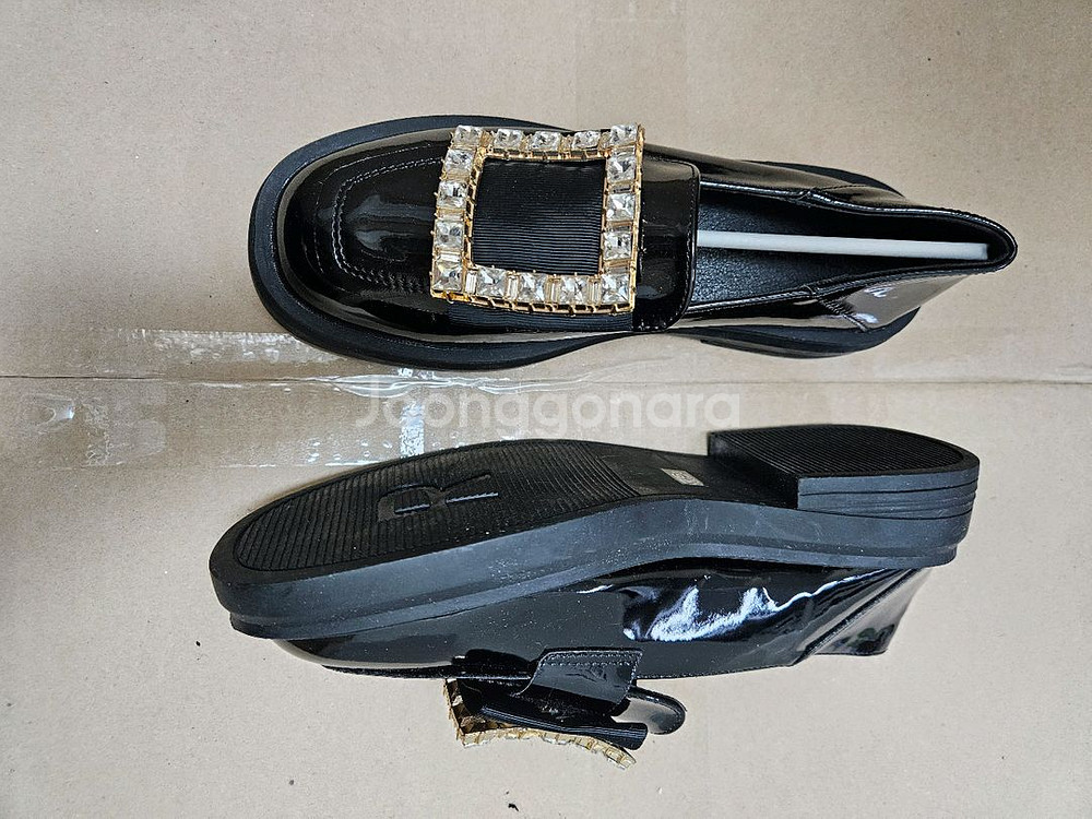 급매 새상품) 스퀘어 큐빅 에나멜 블략 구두 펌프스 여--1