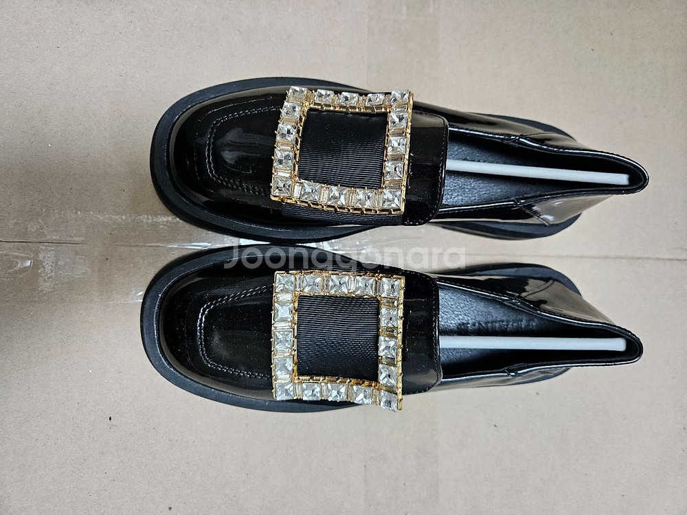 급매 새상품) 스퀘어 큐빅 에나멜 블략 구두 펌프스 여--0